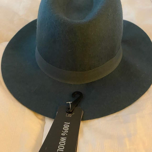 One size three 100%Wool brand new fix or hats. Tan, Gray, blue. - Picture 2 of 3